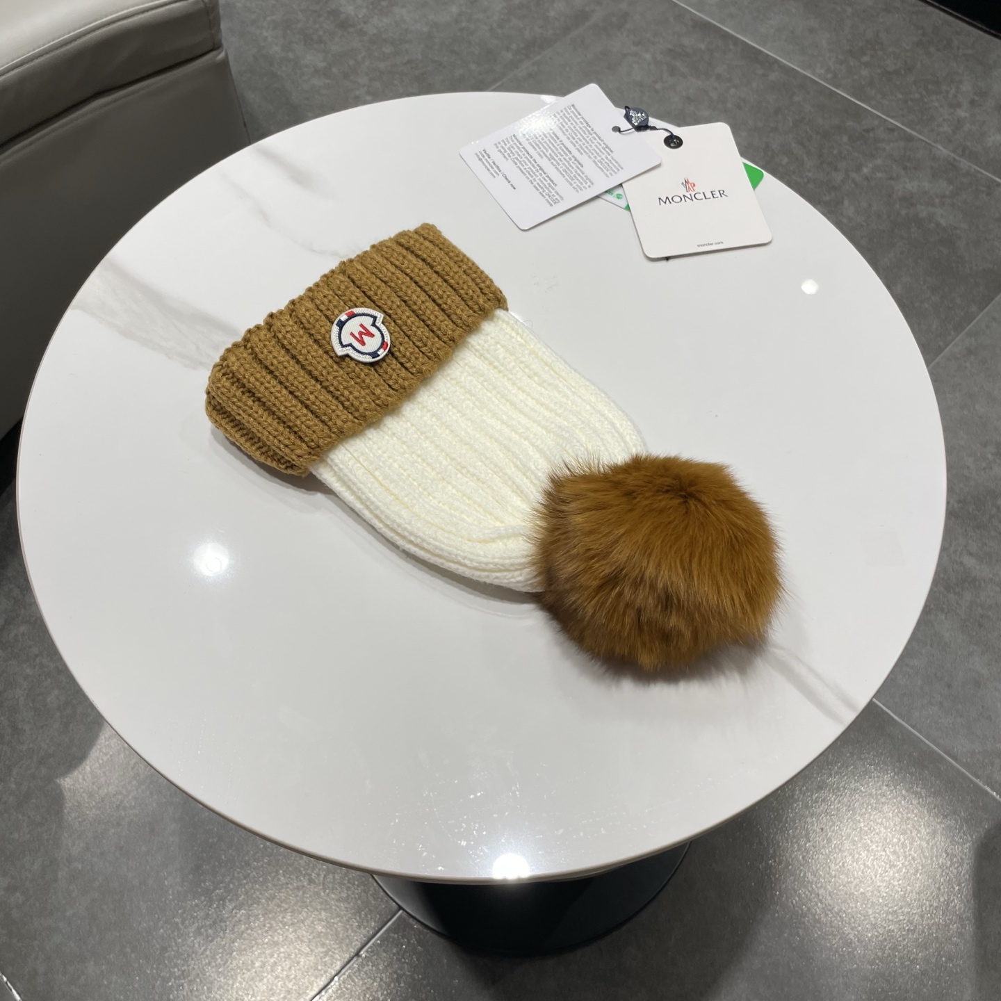 蒙口MONCLER高品质狐狸毛球针织兔羊毛毛线帽 超经典不过时的一款秋冬冷帽🥶 懂货的小姐姐必入款，帽型质量市场都有超多