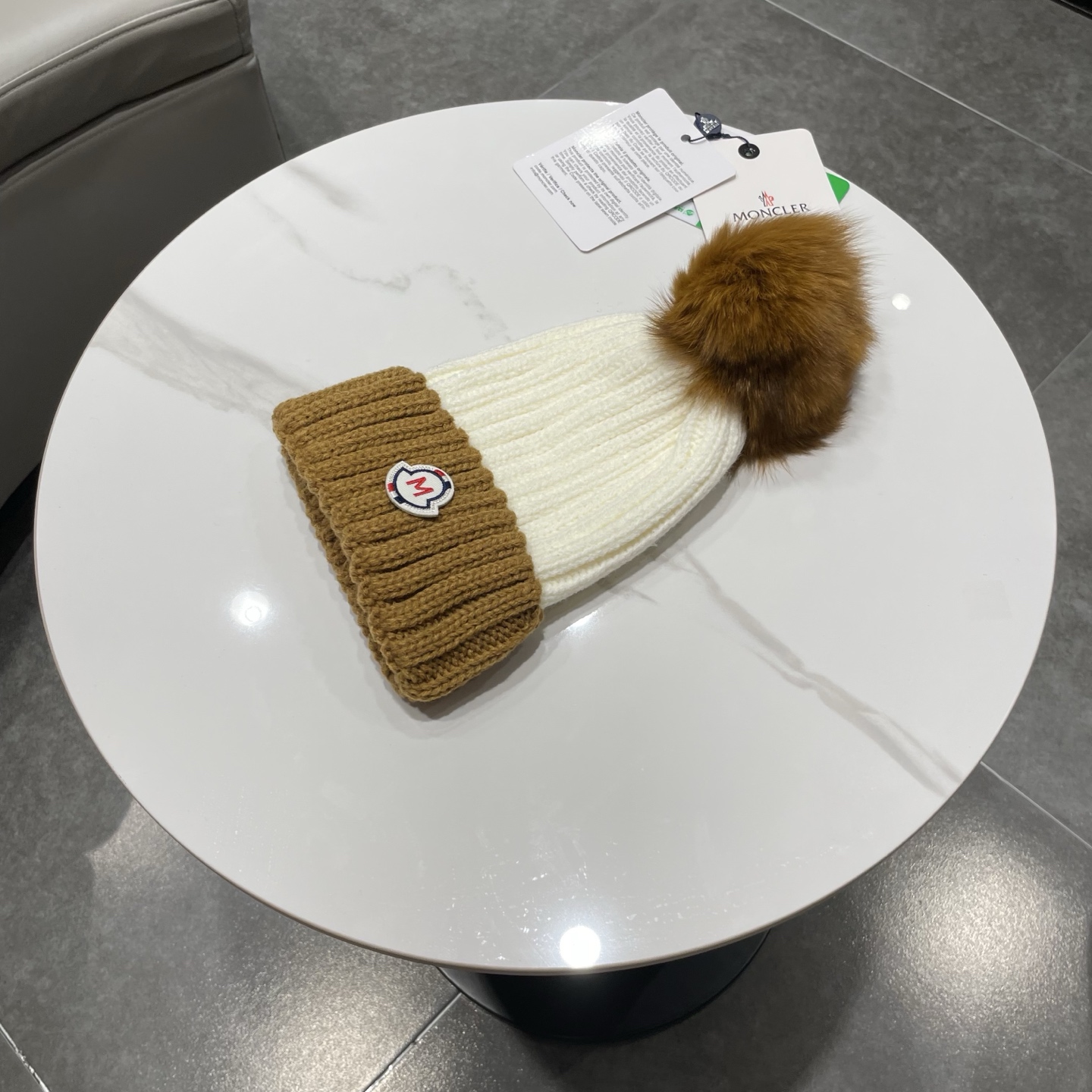 蒙口MONCLER高品质狐狸毛球针织兔羊毛毛线帽 超经典不过时的一款秋冬冷帽🥶 懂货的小姐姐必入款，帽型质量市场都有超多