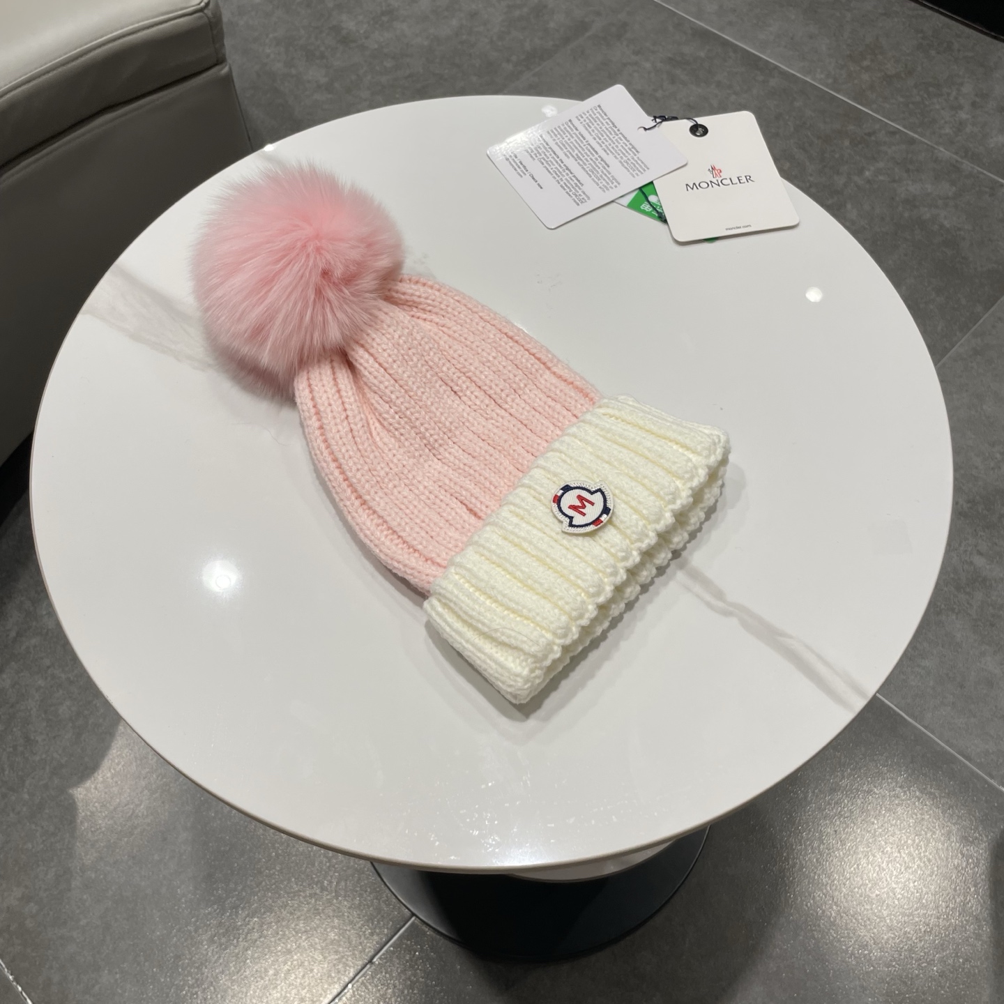 蒙口MONCLER高品质狐狸毛球针织兔羊毛毛线帽 超经典不过时的一款秋冬冷帽🥶 懂货的小姐姐必入款，帽型质量市场都有超多