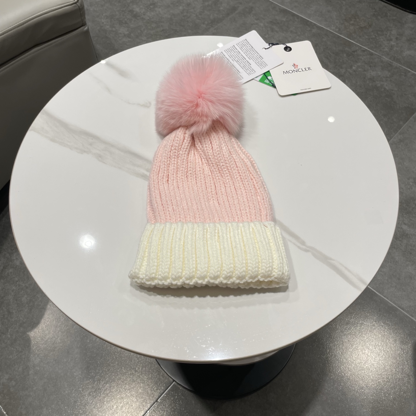 蒙口MONCLER高品质狐狸毛球针织兔羊毛毛线帽 超经典不过时的一款秋冬冷帽🥶 懂货的小姐姐必入款，帽型质量市场都有超多