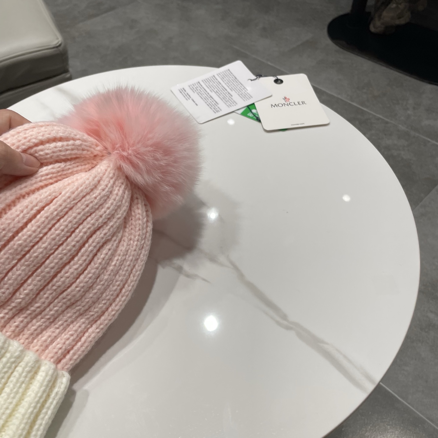 蒙口MONCLER高品质狐狸毛球针织兔羊毛毛线帽 超经典不过时的一款秋冬冷帽🥶 懂货的小姐姐必入款，帽型质量市场都有超多