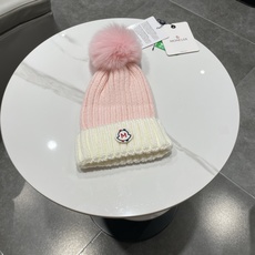 蒙口MONCLER高品质狐狸毛球针织兔羊毛毛线帽 超经典不过时的一款秋冬冷帽🥶 懂货的小姐姐必入款,帽型质量市场都有超多 蒙口MONCLER高品质狐狸毛球针织兔羊毛毛线帽 超经典不过时的一款秋冬冷帽🥶 懂货的小姐姐必入款,帽型质量市场都有超多