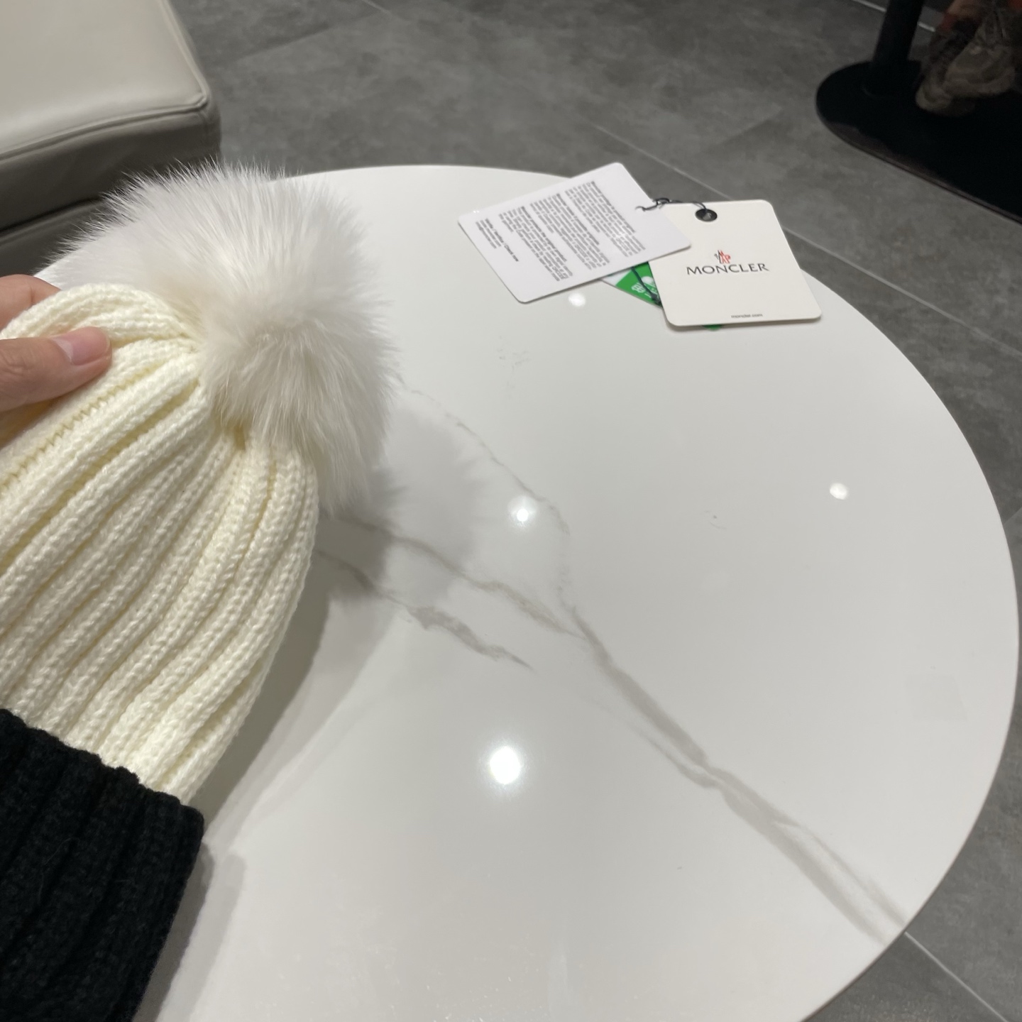 蒙口MONCLER高品质狐狸毛球针织兔羊毛毛线帽 超经典不过时的一款秋冬冷帽🥶 懂货的小姐姐必入款，帽型质量市场都有超多