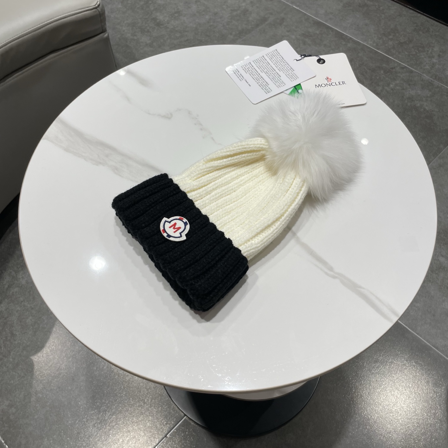 蒙口MONCLER高品质狐狸毛球针织兔羊毛毛线帽 超经典不过时的一款秋冬冷帽🥶 懂货的小姐姐必入款，帽型质量市场都有超多