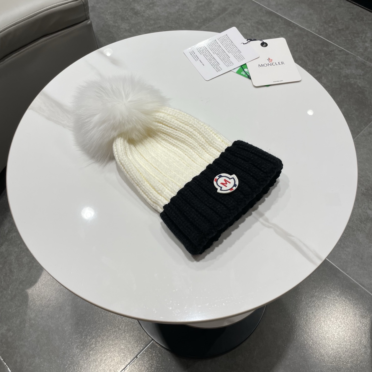 蒙口MONCLER高品质狐狸毛球针织兔羊毛毛线帽 超经典不过时的一款秋冬冷帽🥶 懂货的小姐姐必入款，帽型质量市场都有超多