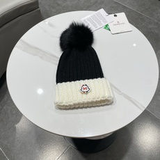 蒙口MONCLER高品质狐狸毛球针织兔羊毛毛线帽 超经典不过时的一款秋冬冷帽🥶 懂货的小姐姐必入款,帽型质量市场都有超多 蒙口MONCLER高品质狐狸毛球针织兔羊毛毛线帽 超经典不过时的一款秋冬冷帽🥶 懂货的小姐姐必入款,帽型质量市场都有超多