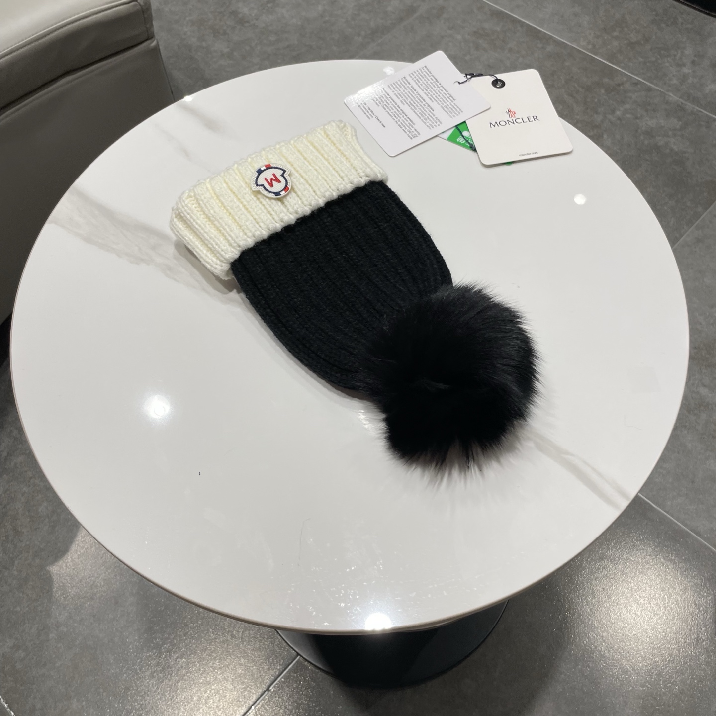 蒙口MONCLER高品质狐狸毛球针织兔羊毛毛线帽 超经典不过时的一款秋冬冷帽🥶 懂货的小姐姐必入款，帽型质量市场都有超多