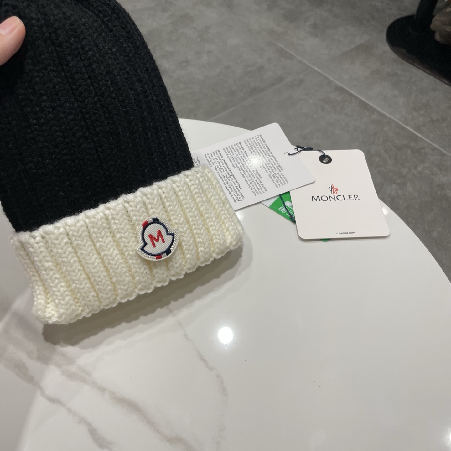 蒙口MONCLER高品质狐狸毛球针织兔羊毛毛线帽 超经典不过时的一款秋冬冷帽🥶 懂货的小姐姐必入款，帽型质量市场都有超多