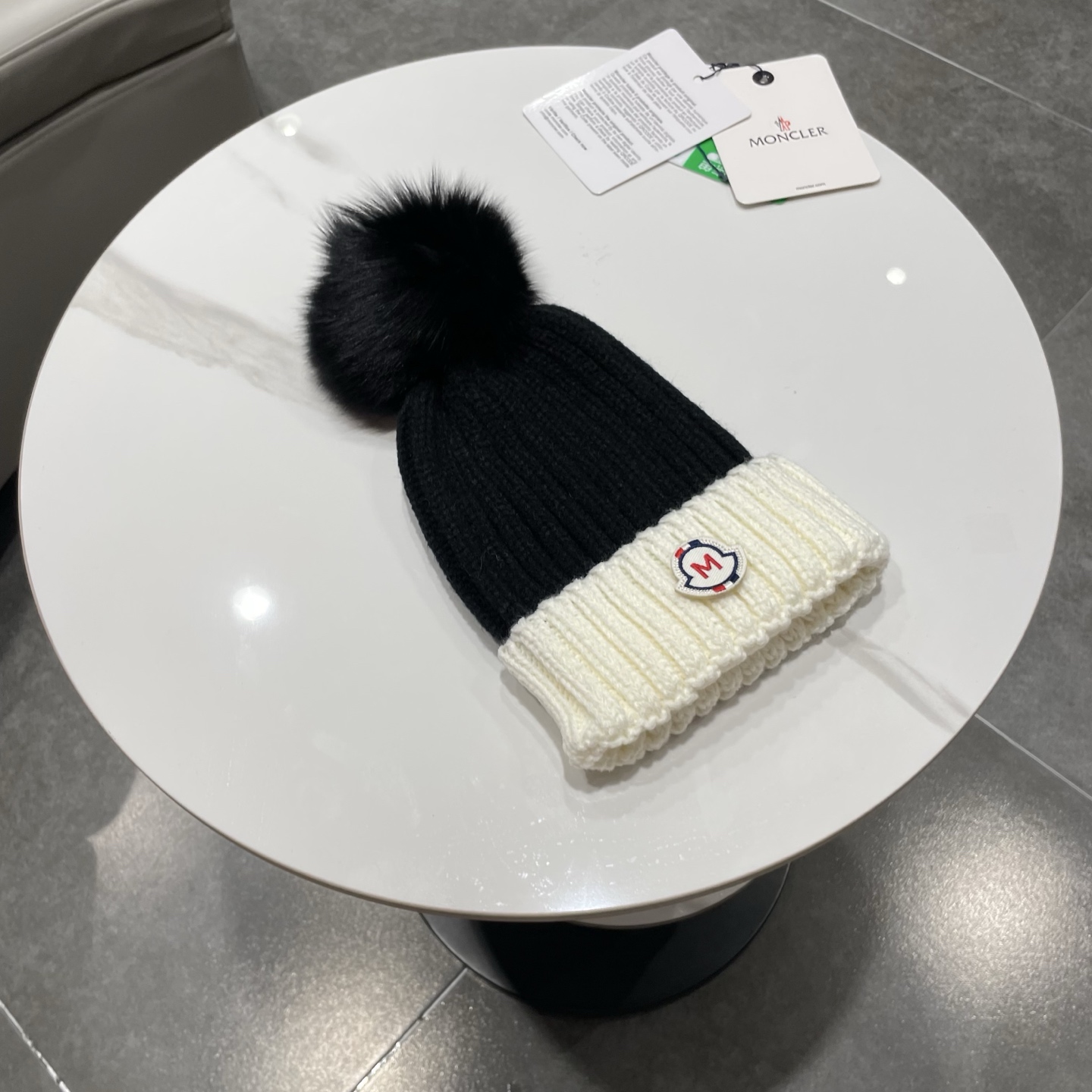 蒙口MONCLER高品质狐狸毛球针织兔羊毛毛线帽 超经典不过时的一款秋冬冷帽🥶 懂货的小姐姐必入款，帽型质量市场都有超多
