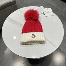 蒙口MONCLER高品质狐狸毛球针织兔羊毛毛线帽 超经典不过时的一款秋冬冷帽🥶 懂货的小姐姐必入款,帽型质量市场都有超多 蒙口MONCLER高品质狐狸毛球针织兔羊毛毛线帽 超经典不过时的一款秋冬冷帽🥶 懂货的小姐姐必入款,帽型质量市场都有超多