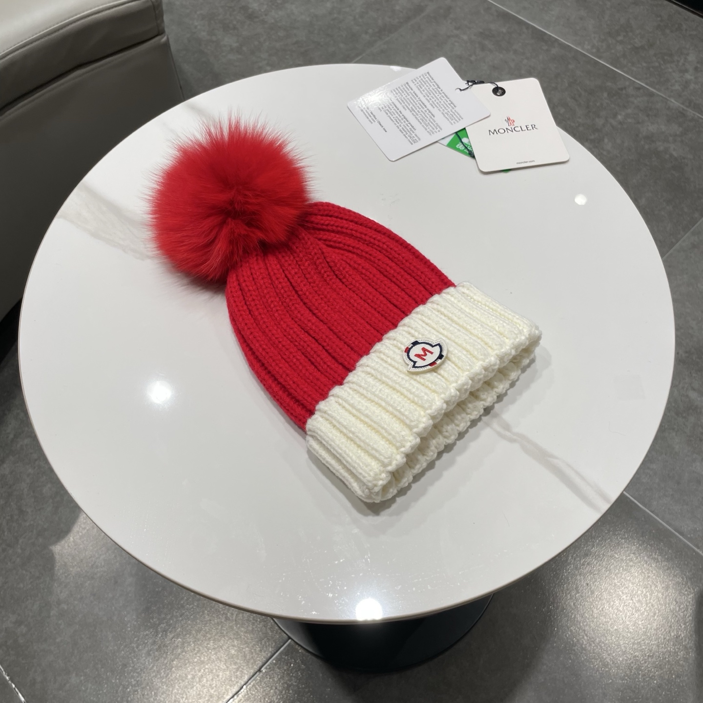 蒙口MONCLER高品质狐狸毛球针织兔羊毛毛线帽 超经典不过时的一款秋冬冷帽🥶 懂货的小姐姐必入款，帽型质量市场都有超多