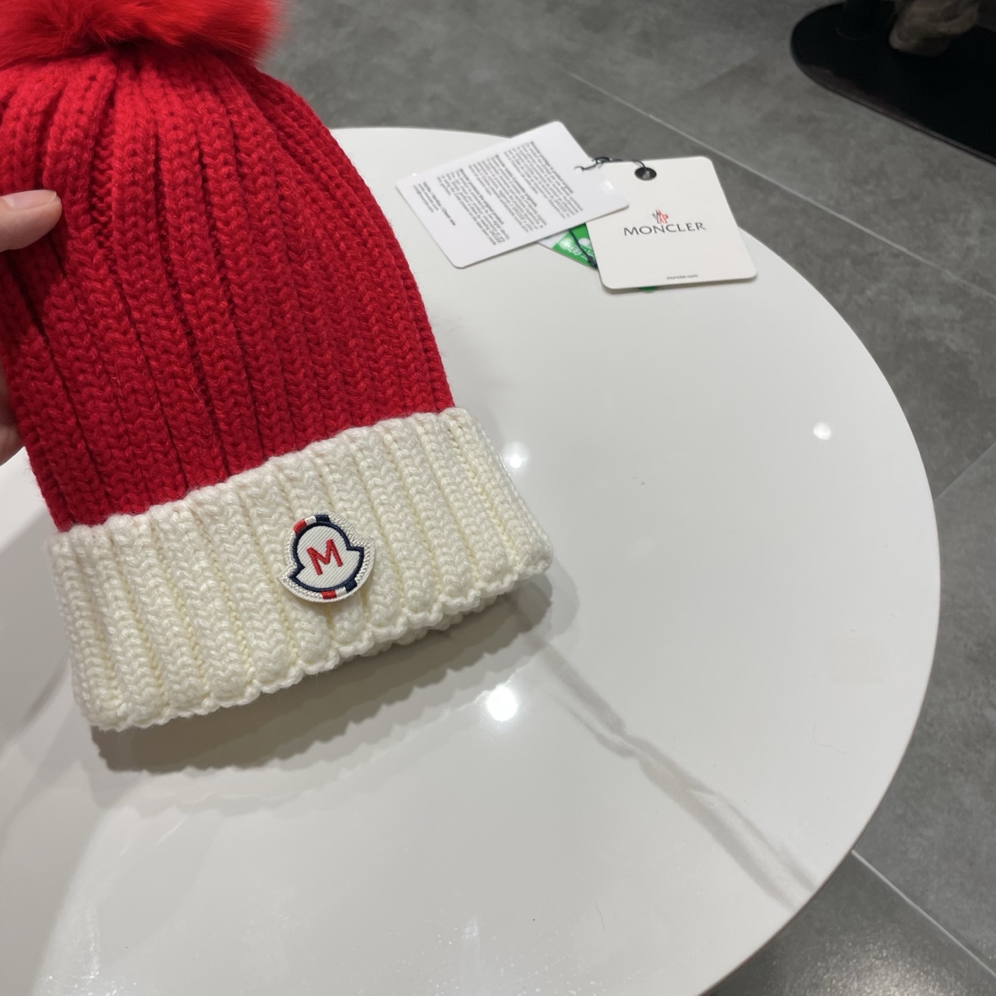 蒙口MONCLER高品质狐狸毛球针织兔羊毛毛线帽 超经典不过时的一款秋冬冷帽🥶 懂货的小姐姐必入款，帽型质量市场都有超多
