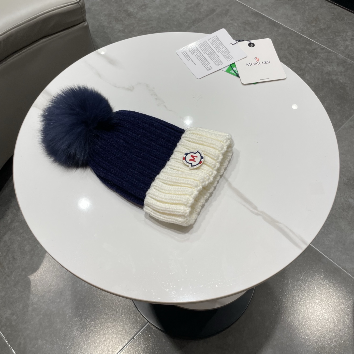 蒙口MONCLER高品质狐狸毛球针织兔羊毛毛线帽 超经典不过时的一款秋冬冷帽🥶 懂货的小姐姐必入款，帽型质量市场都有超多