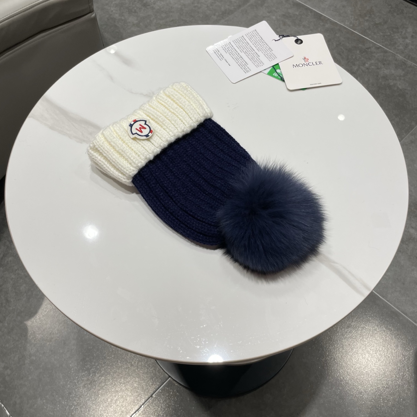 蒙口MONCLER高品质狐狸毛球针织兔羊毛毛线帽 超经典不过时的一款秋冬冷帽🥶 懂货的小姐姐必入款，帽型质量市场都有超多