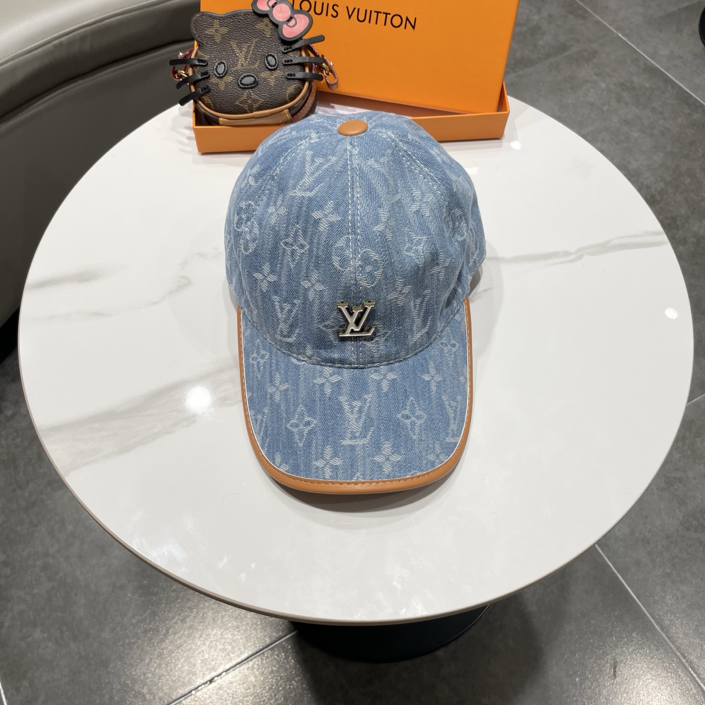 LV(路易威登)新款原单棒球帽，牛皮压花，1:1开模订制，原版牛仔布料，做工细致完美，质量超赞，基础头围