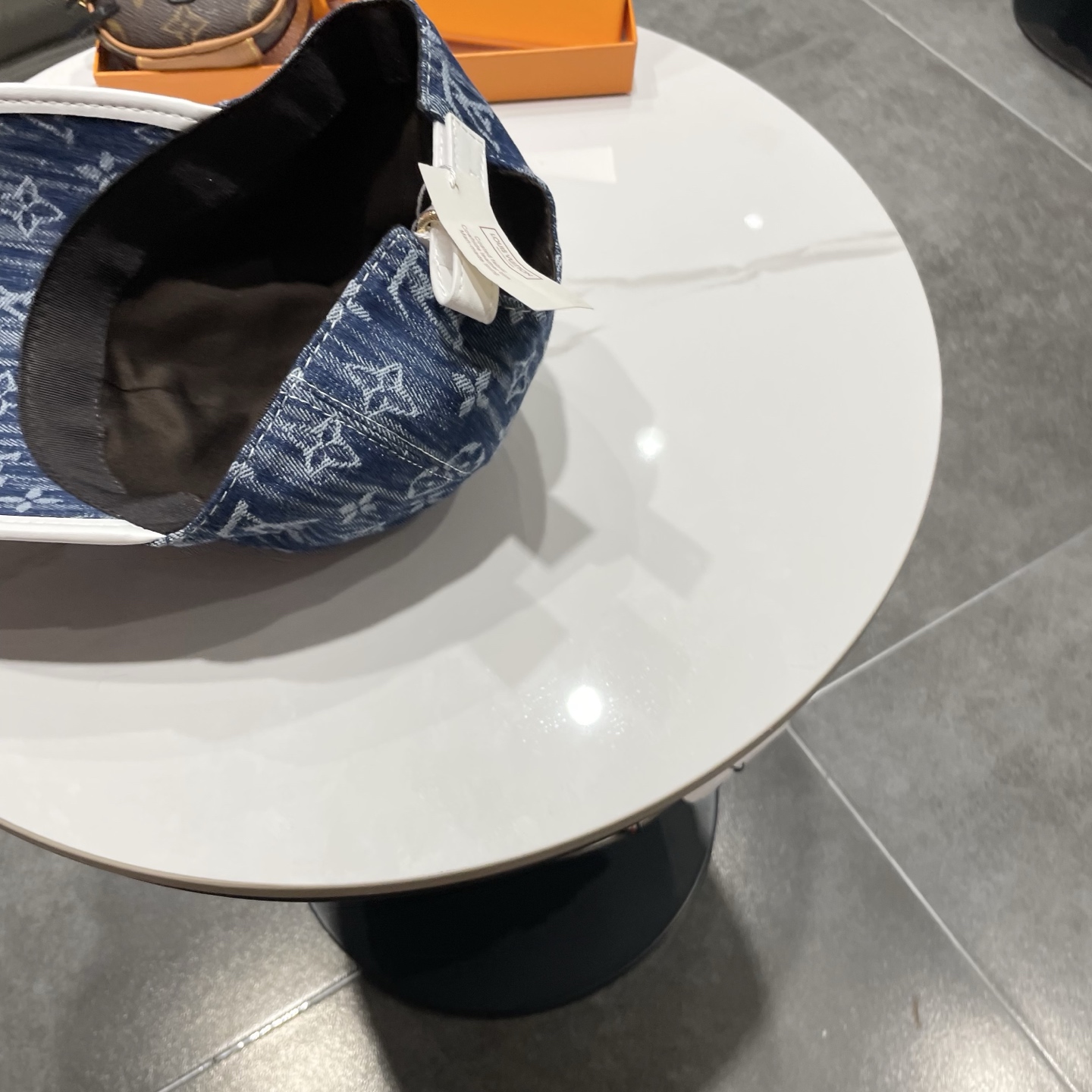 LV(路易威登)新款原单棒球帽，牛皮压花，1:1开模订制，原版牛仔布料，做工细致完美，质量超赞，基础头围