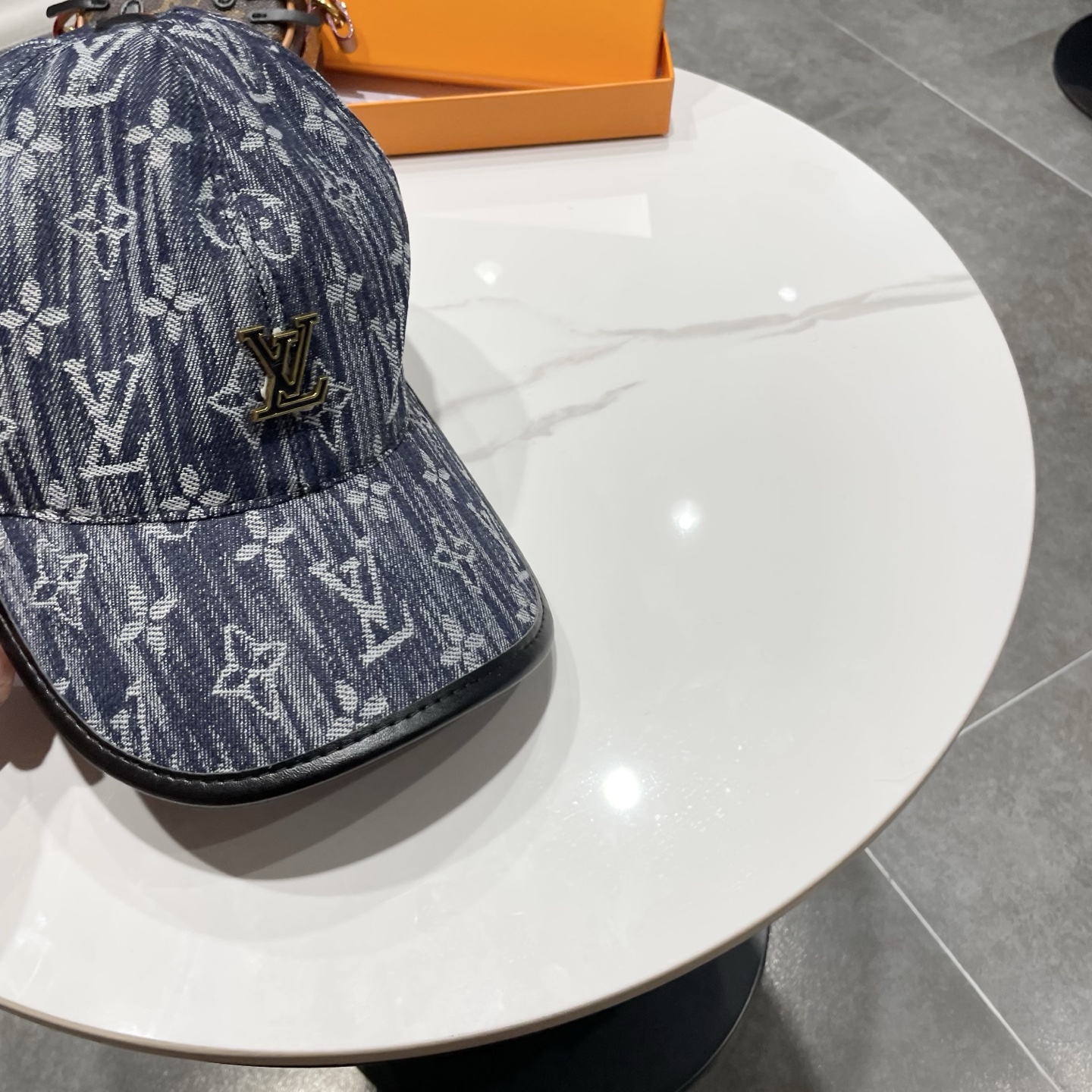 LV(路易威登)新款原单棒球帽，牛皮压花，1:1开模订制，原版牛仔布料，做工细致完美，质量超赞，基础头围