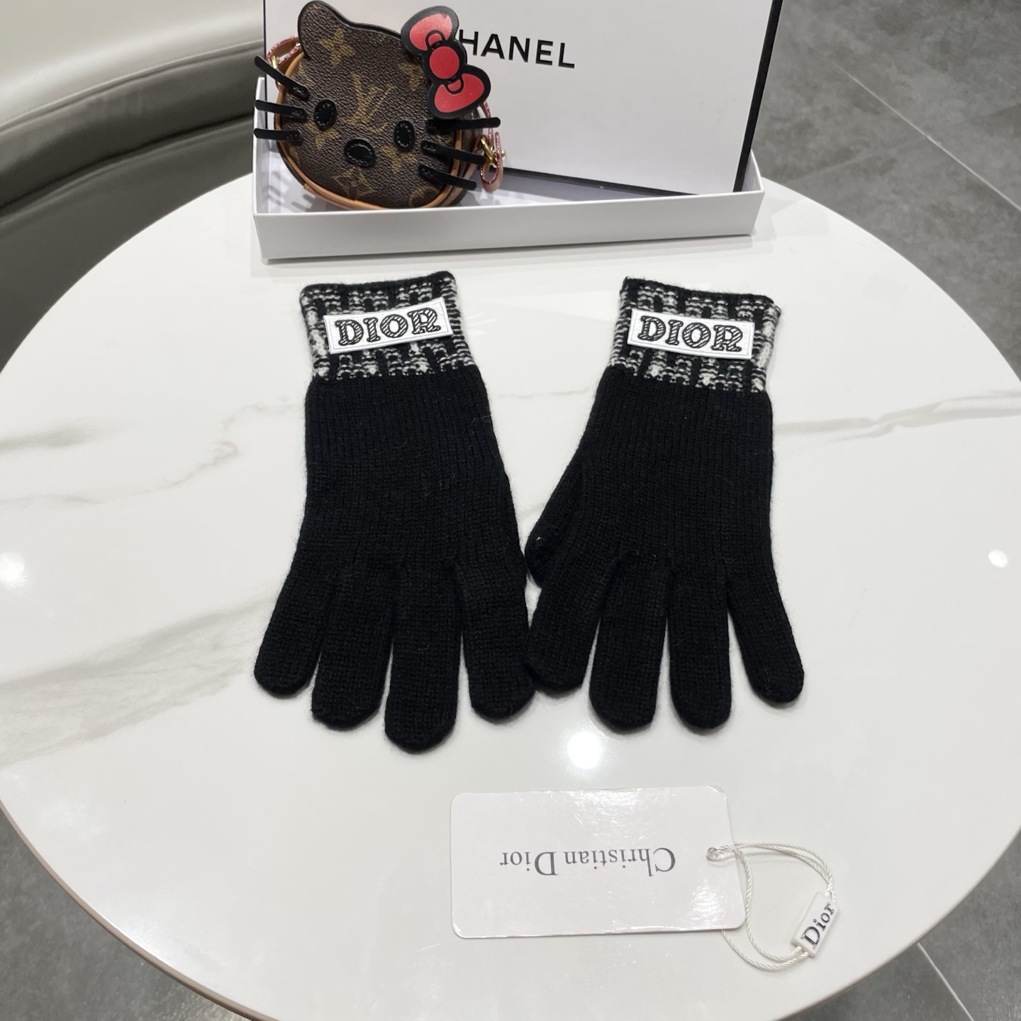 NO:640127,DIOR Dior Australian pure wool small fragrance red gloves for women in winter, thickened and warm for riding electric bikes, touch screen gloves, gloves, dior, dior, gloves19860909DIOR迪奥澳洲纯羊毛小香风红色手套女冬季加厚保暖骑电动车可触屏手套手套,手套,dior,dior,gloves,accessory