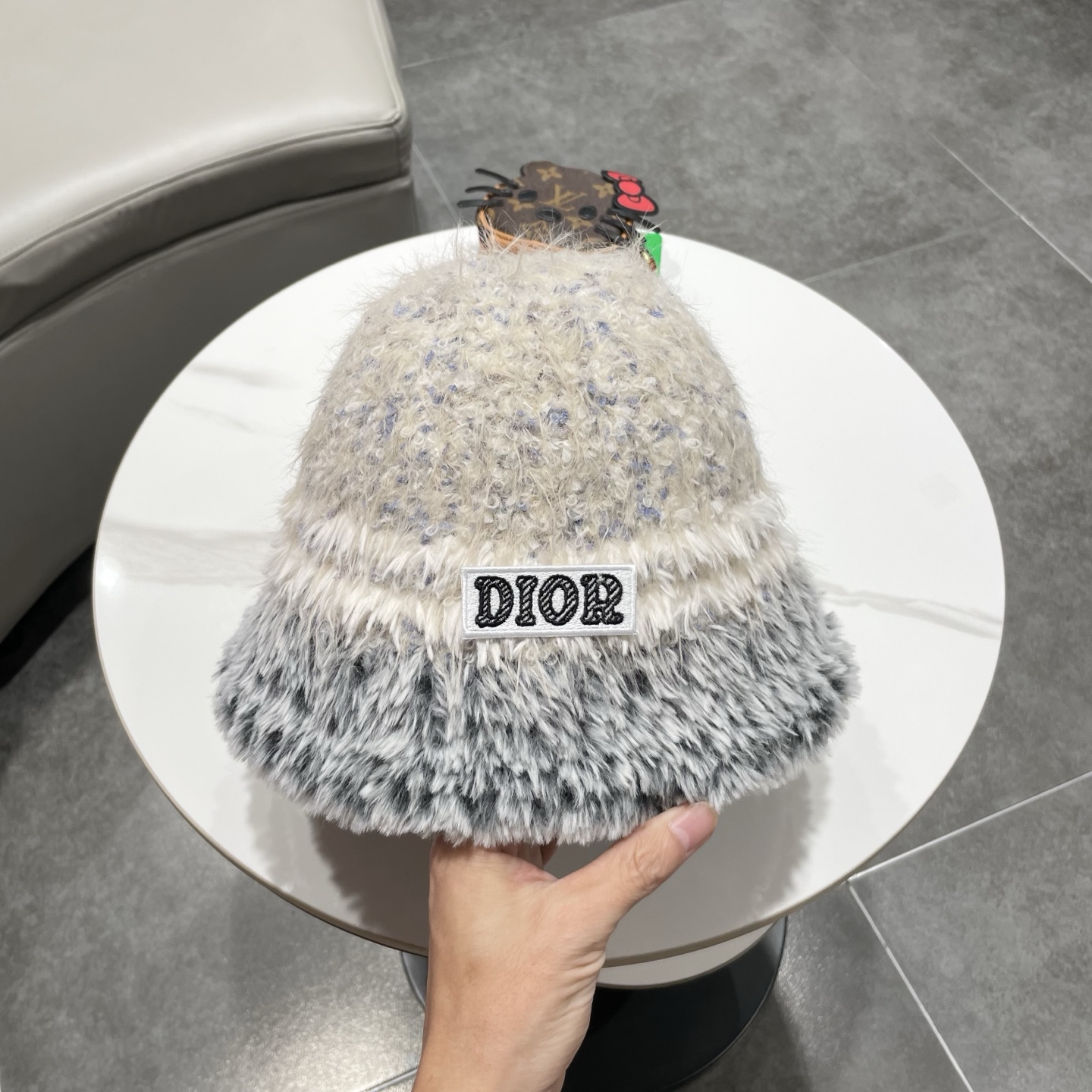 dior迪奥新款大头围渔夫帽子女秋冬季保暖针织帽防寒护耳毛绒显脸小潮