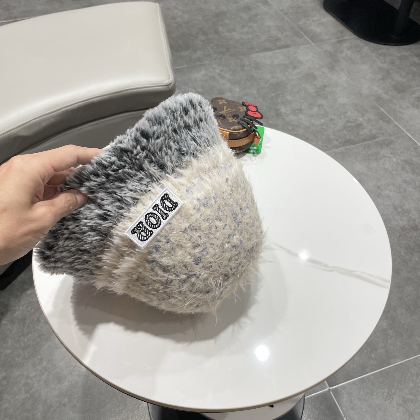 dior迪奥新款大头围渔夫帽子女秋冬季保暖针织帽防寒护耳毛绒显脸小潮