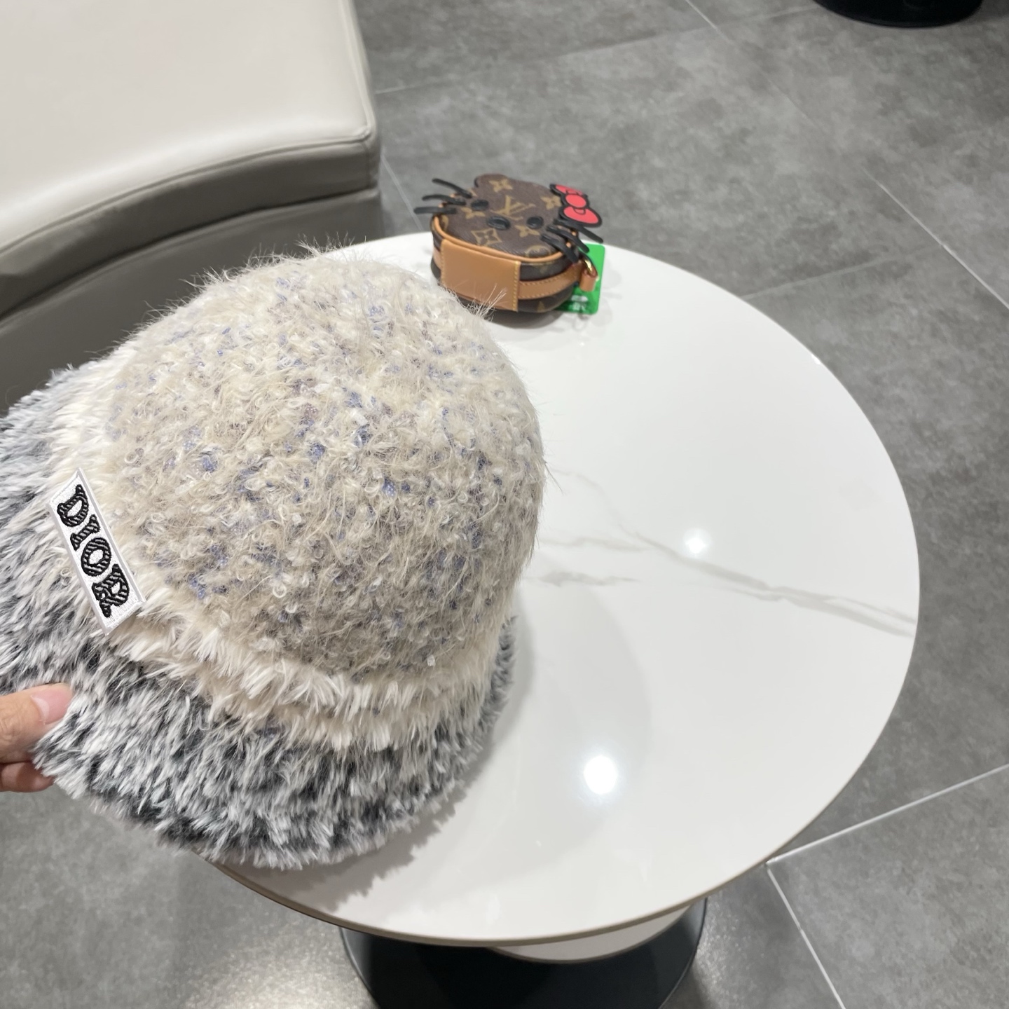 dior迪奥新款大头围渔夫帽子女秋冬季保暖针织帽防寒护耳毛绒显脸小潮