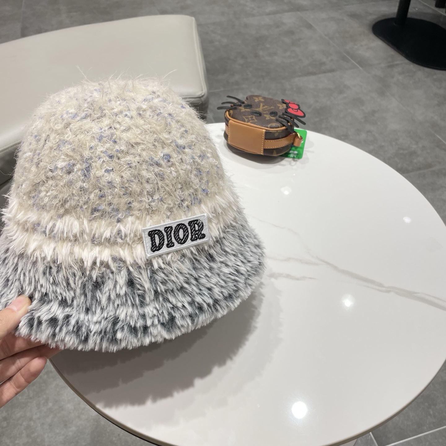 dior迪奥新款大头围渔夫帽子女秋冬季保暖针织帽防寒护耳毛绒显脸小潮
