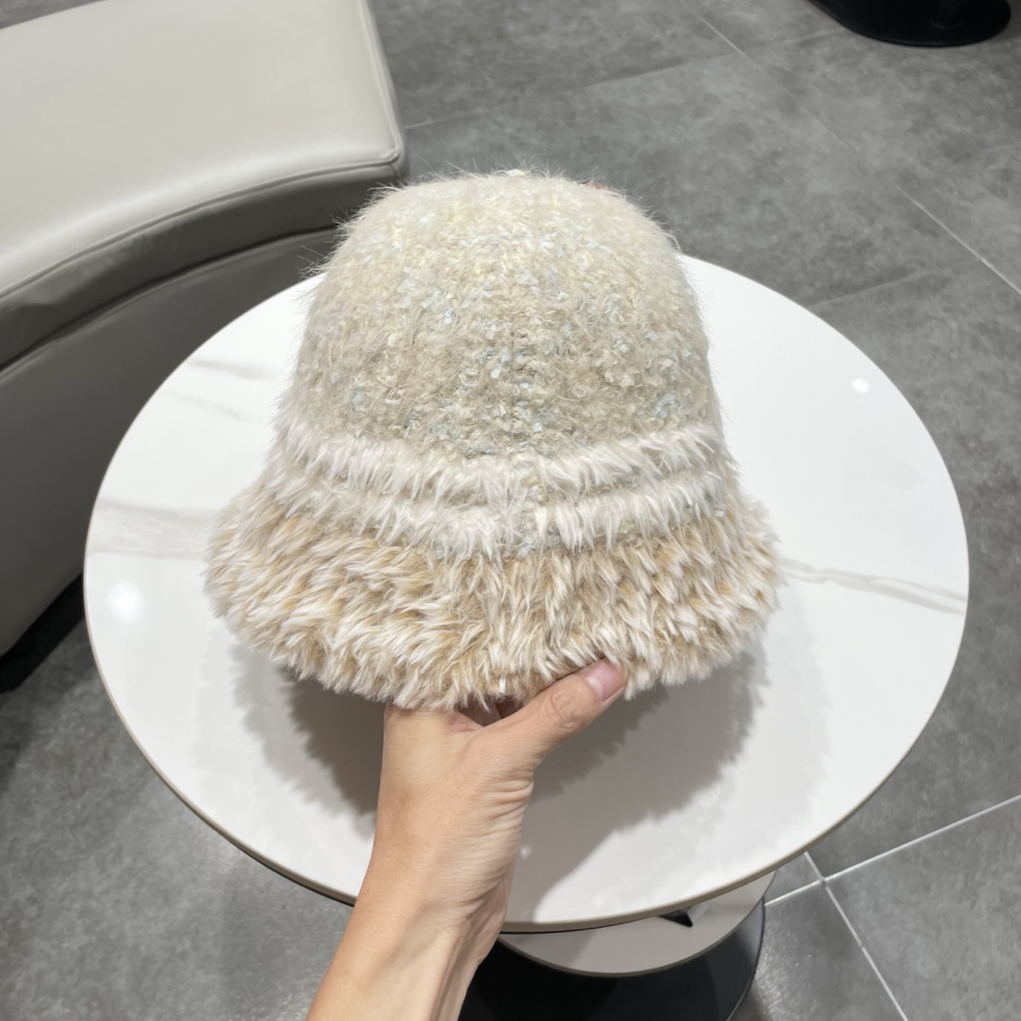 dior迪奥新款大头围渔夫帽子女秋冬季保暖针织帽防寒护耳毛绒显脸小潮