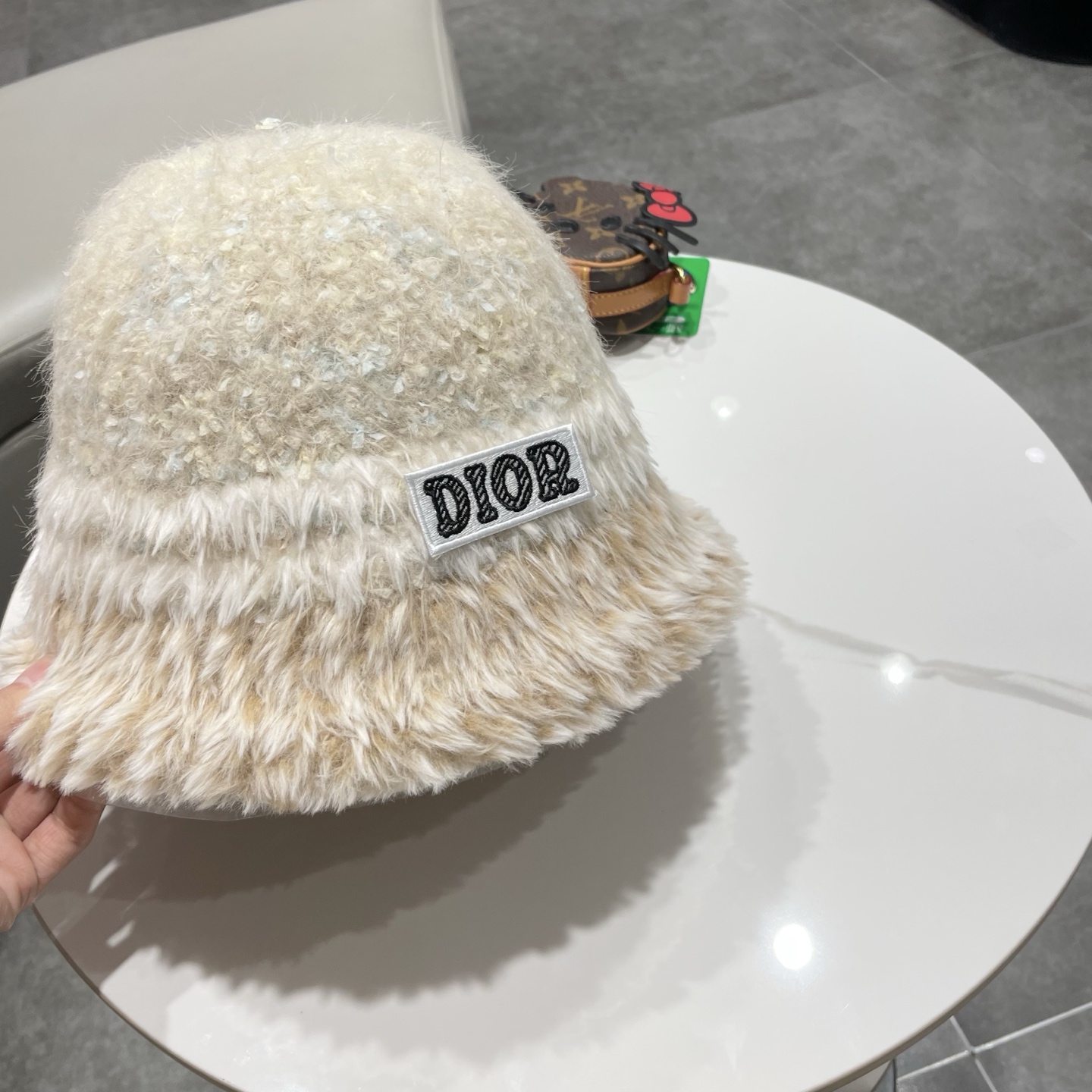 dior迪奥新款大头围渔夫帽子女秋冬季保暖针织帽防寒护耳毛绒显脸小潮