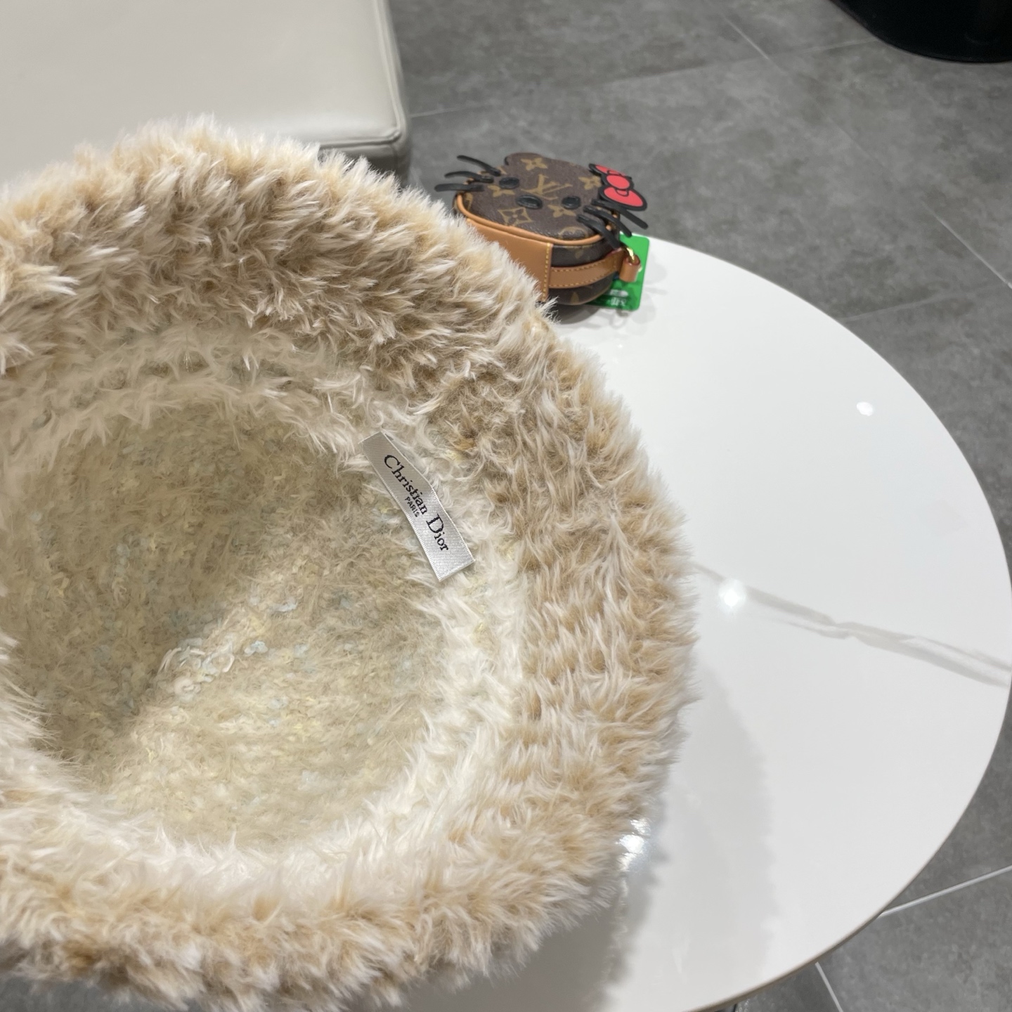 dior迪奥新款大头围渔夫帽子女秋冬季保暖针织帽防寒护耳毛绒显脸小潮
