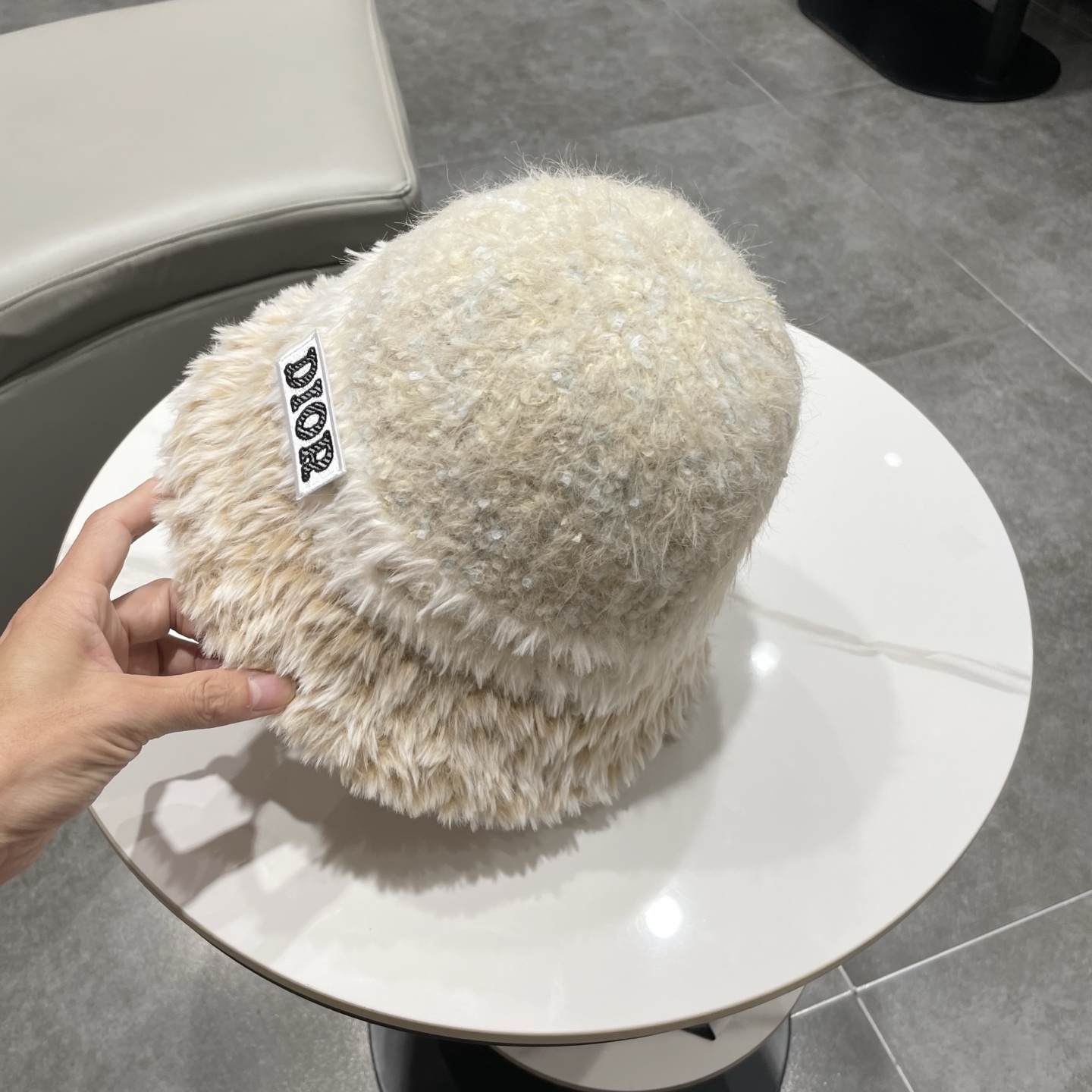 dior迪奥新款大头围渔夫帽子女秋冬季保暖针织帽防寒护耳毛绒显脸小潮