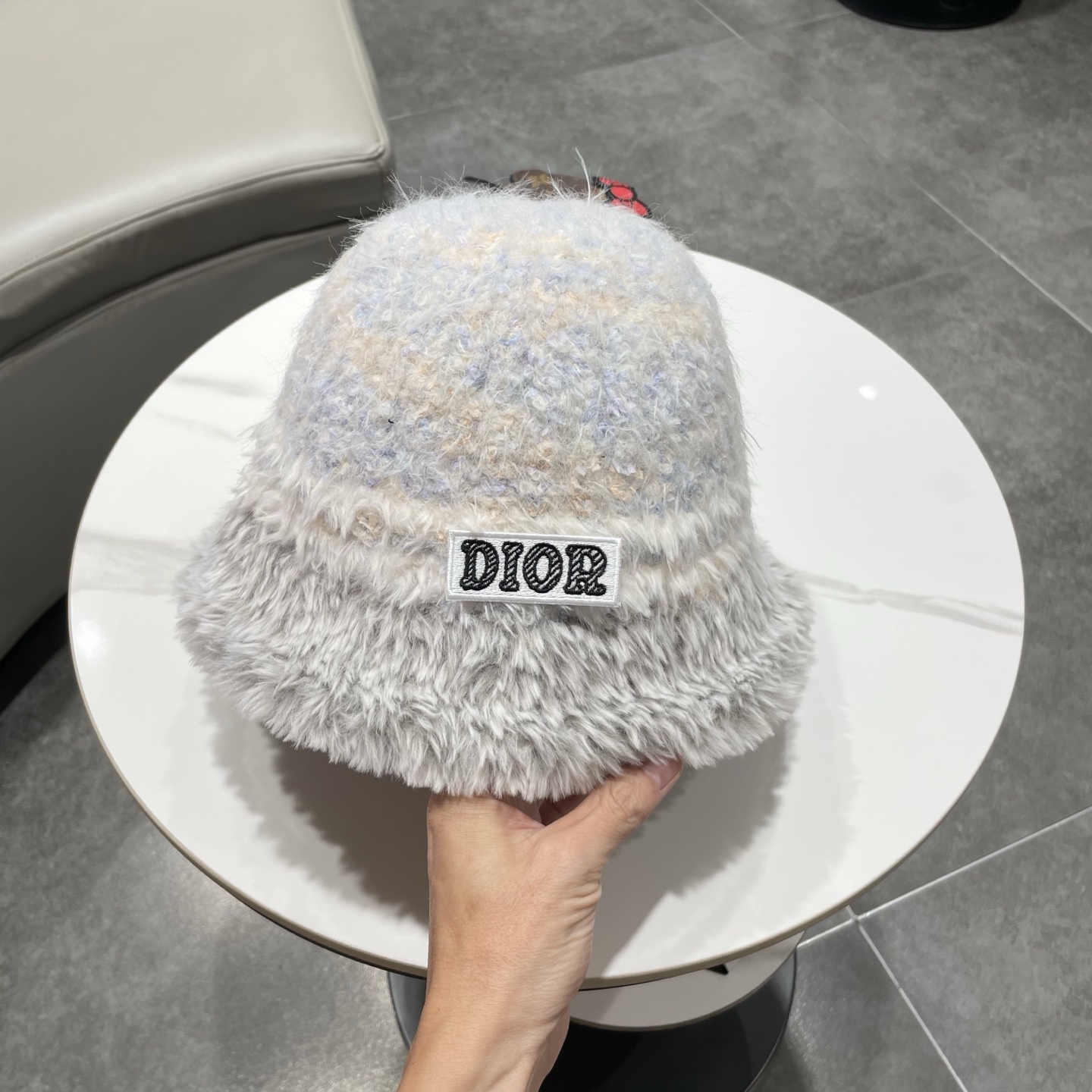 dior迪奥新款大头围渔夫帽子女秋冬季保暖针织帽防寒护耳毛绒显脸小潮