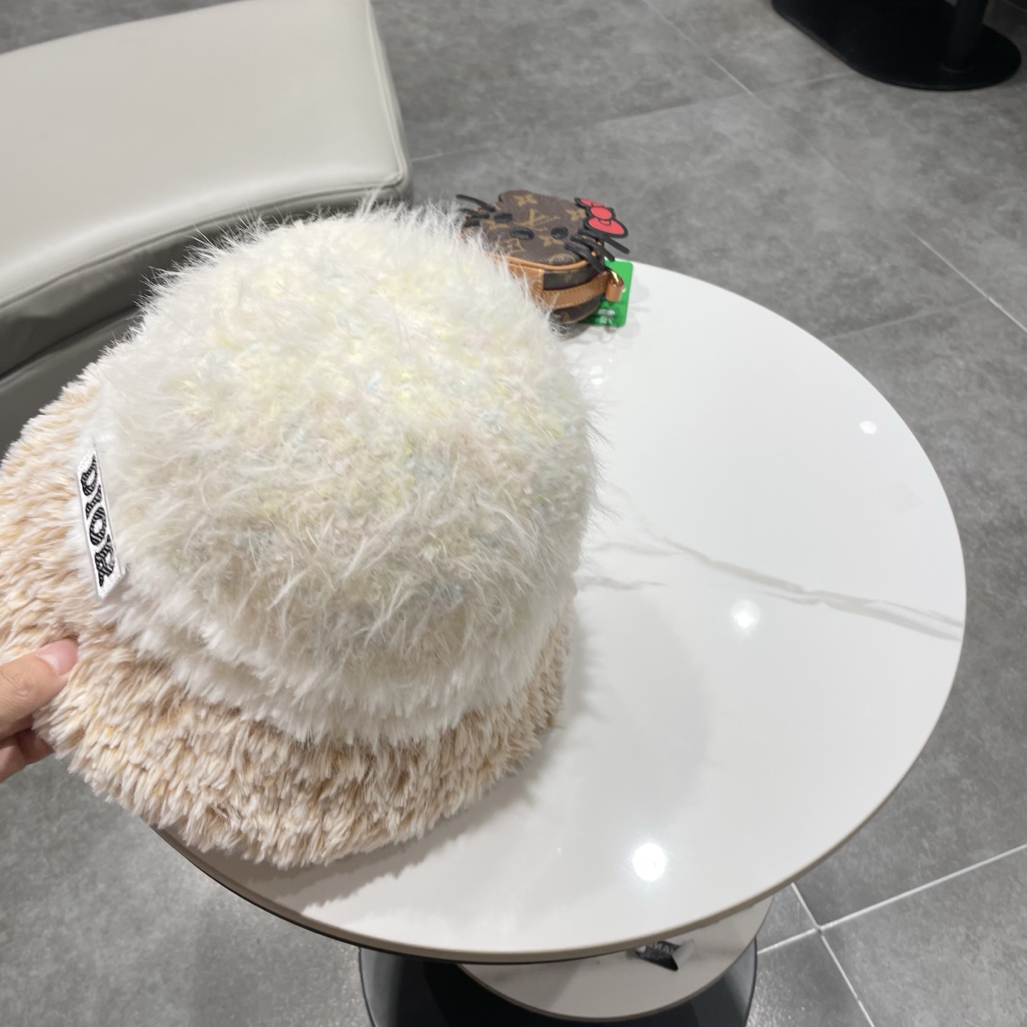 dior迪奥新款大头围渔夫帽子女秋冬季保暖针织帽防寒护耳毛绒显脸小潮