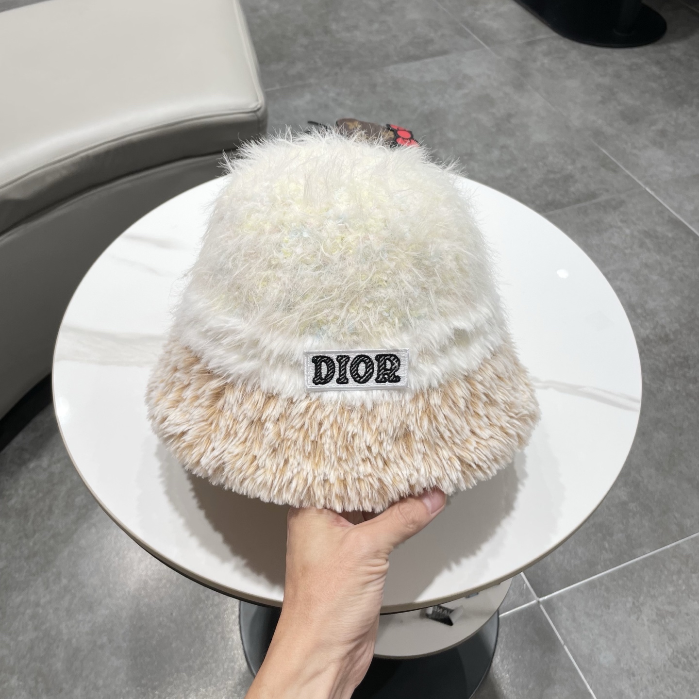 dior迪奥新款大头围渔夫帽子女秋冬季保暖针织帽防寒护耳毛绒显脸小潮