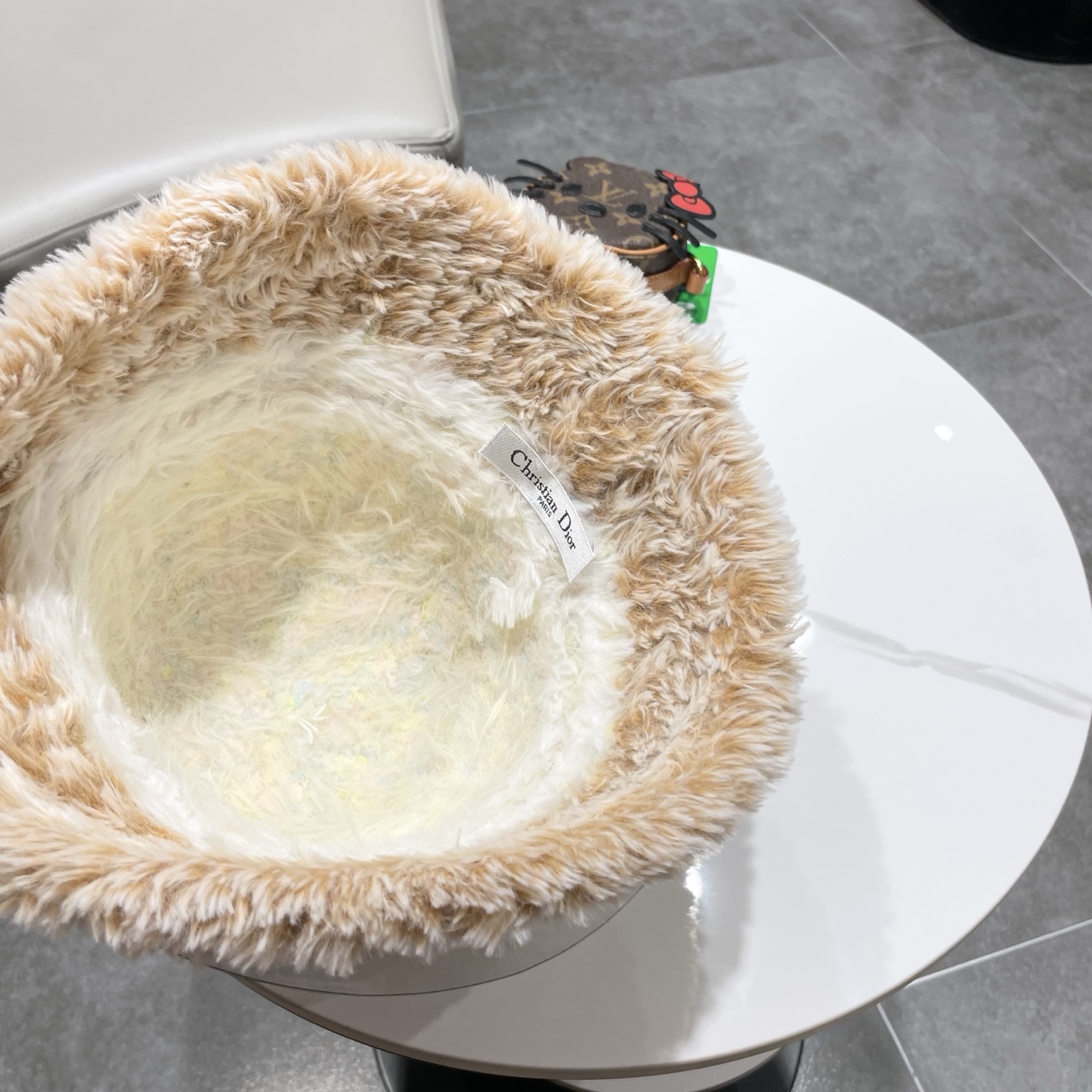dior迪奥新款大头围渔夫帽子女秋冬季保暖针织帽防寒护耳毛绒显脸小潮