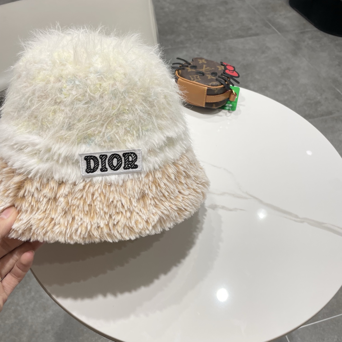 dior迪奥新款大头围渔夫帽子女秋冬季保暖针织帽防寒护耳毛绒显脸小潮