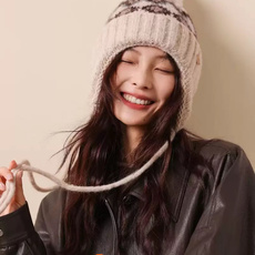 【MONCLER蒙口】秋冬新费尔岛复古毛线帽子女加厚保暖忽而雷锋帽秋冬针织帽 【MONCLER蒙口】秋冬新费尔岛复古毛线帽子女加厚保暖忽而雷锋帽秋冬针织帽