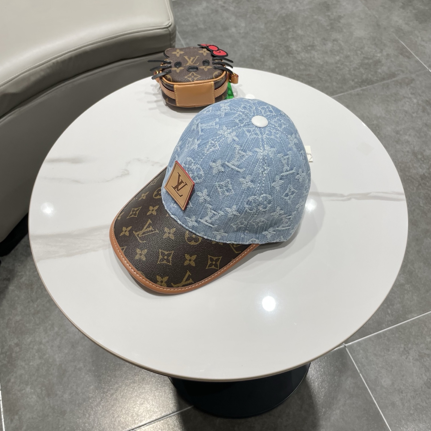 LV(路易威登)新款原单棒球帽，老花拼接，1:1开模订制，原版牛仔布料+专柜老花皮，做工细致完美，质量超