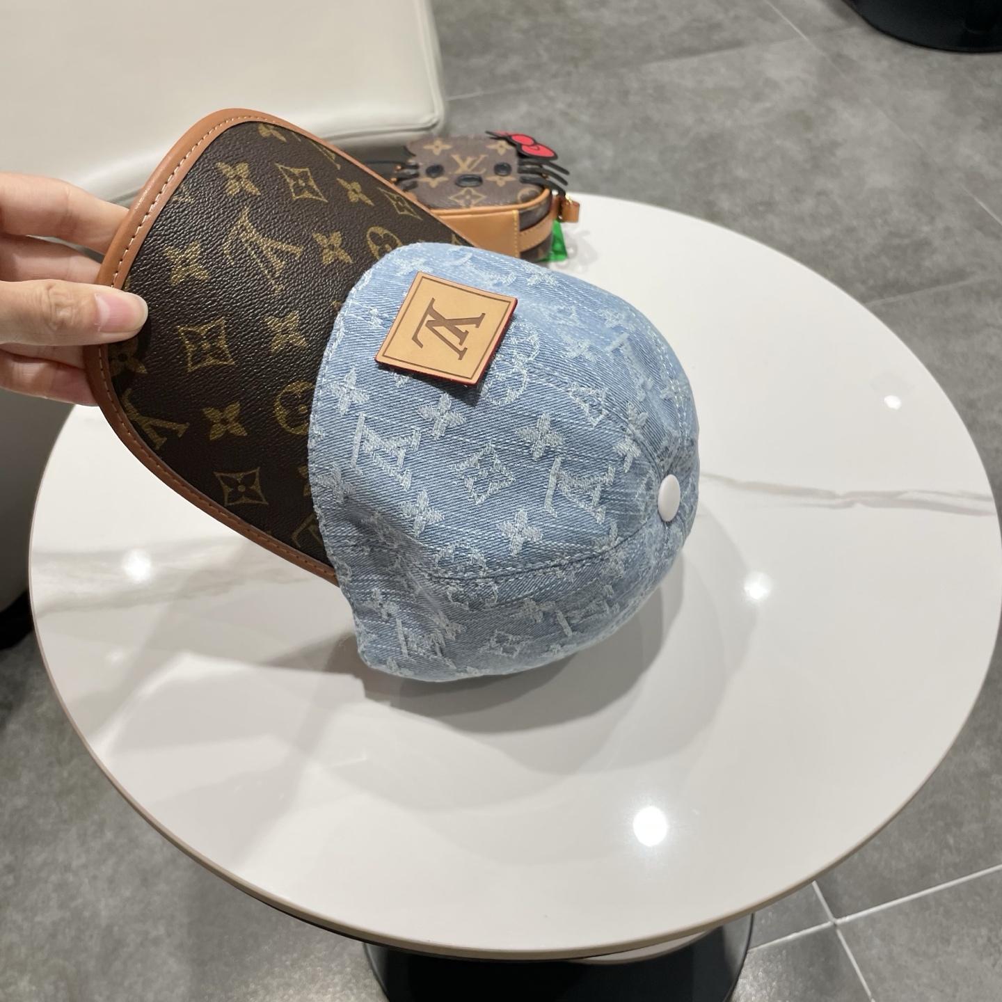 LV(路易威登)新款原单棒球帽，老花拼接，1:1开模订制，原版牛仔布料+专柜老花皮，做工细致完美，质量超