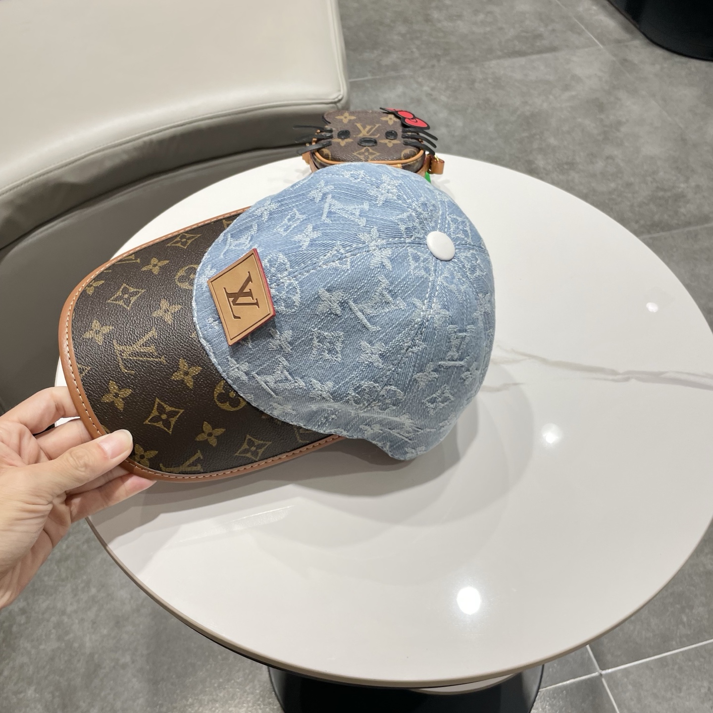 LV(路易威登)新款原单棒球帽，老花拼接，1:1开模订制，原版牛仔布料+专柜老花皮，做工细致完美，质量超