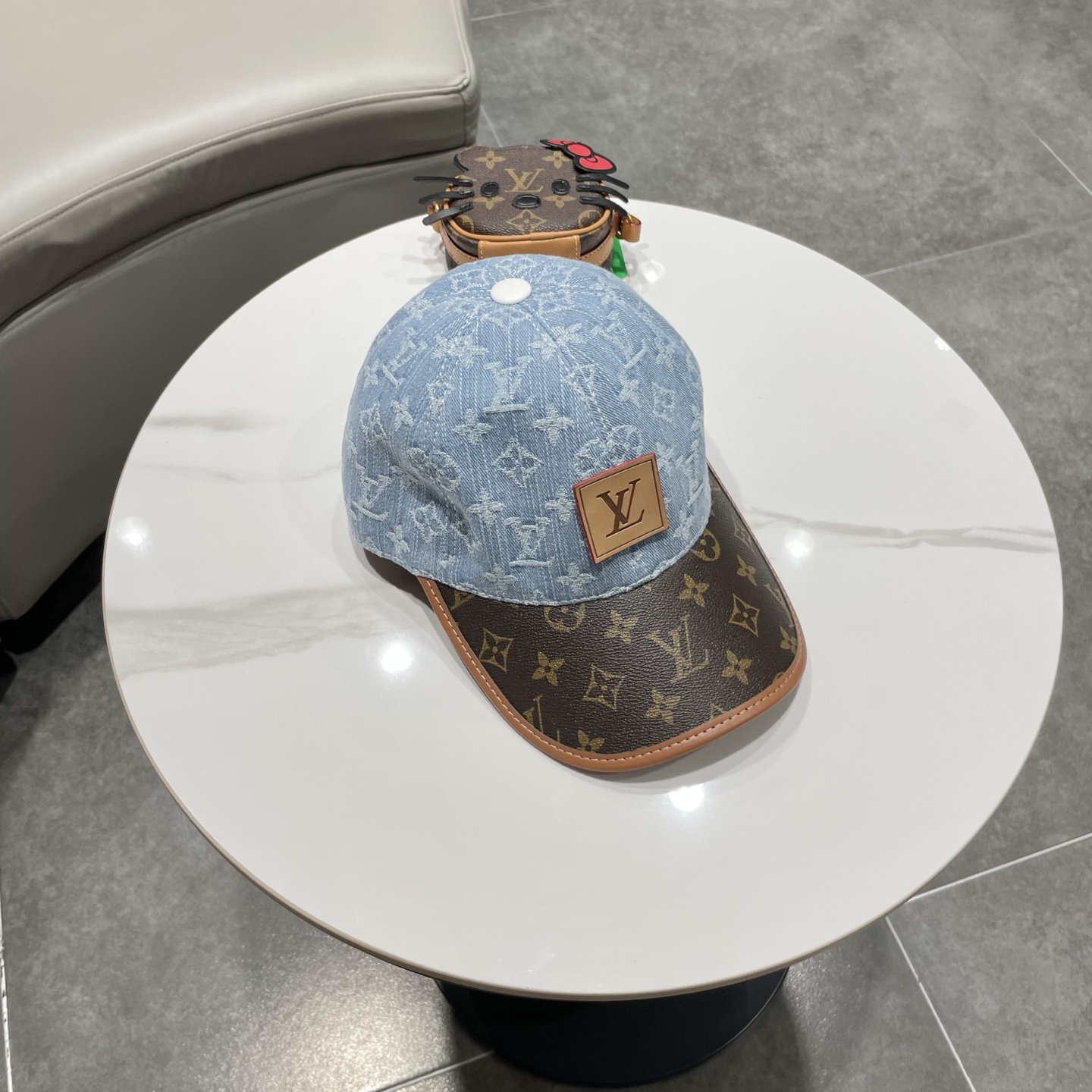 LV(路易威登)新款原单棒球帽，老花拼接，1:1开模订制，原版牛仔布料+专柜老花皮，做工细致完美，质量超