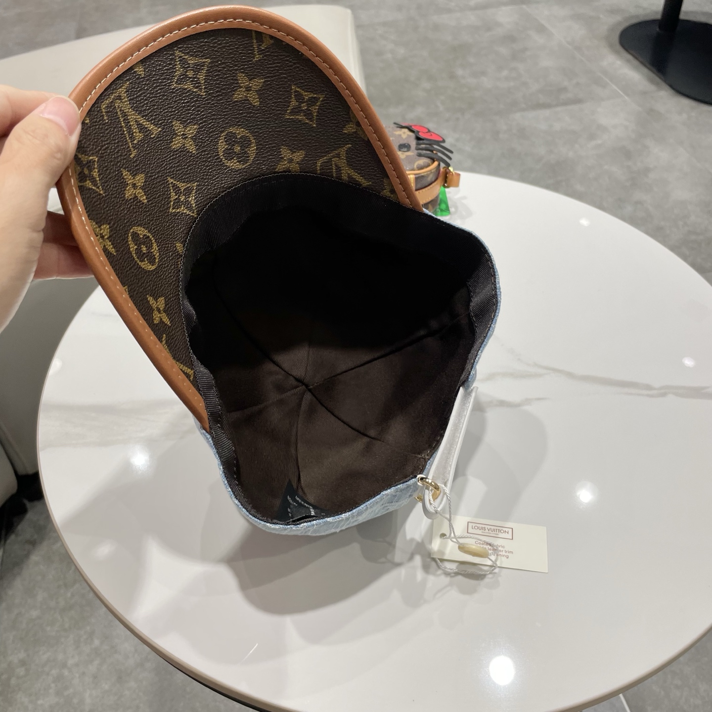 LV(路易威登)新款原单棒球帽，老花拼接，1:1开模订制，原版牛仔布料+专柜老花皮，做工细致完美，质量超