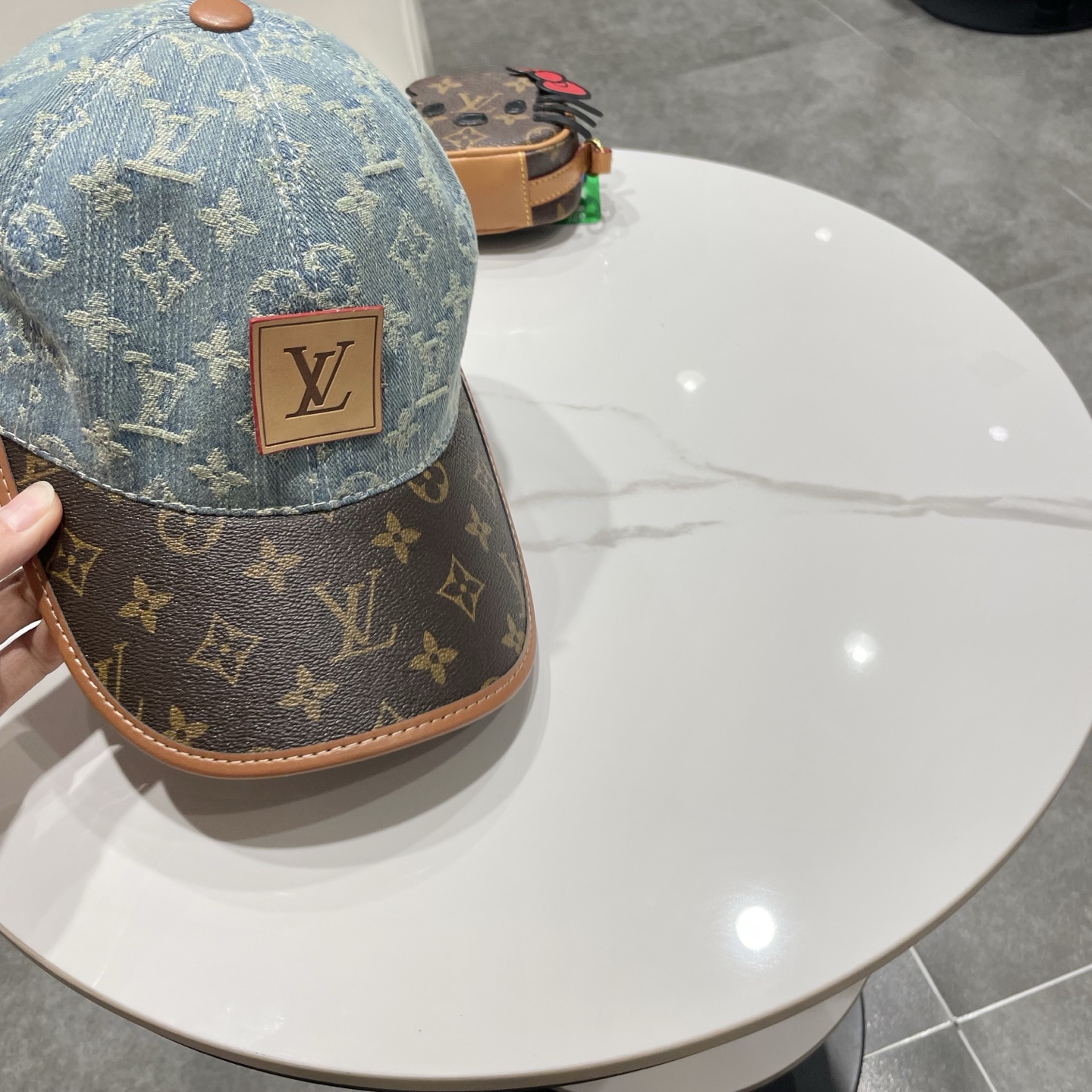 LV(路易威登)新款原单棒球帽，老花拼接，1:1开模订制，原版牛仔布料+专柜老花皮，做工细致完美，质量超