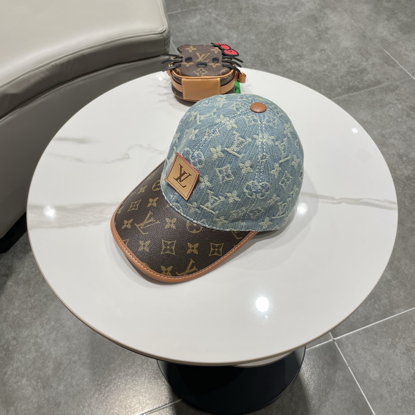 LV(路易威登)新款原单棒球帽，老花拼接，1:1开模订制，原版牛仔布料+专柜老花皮，做工细致完美，质量超