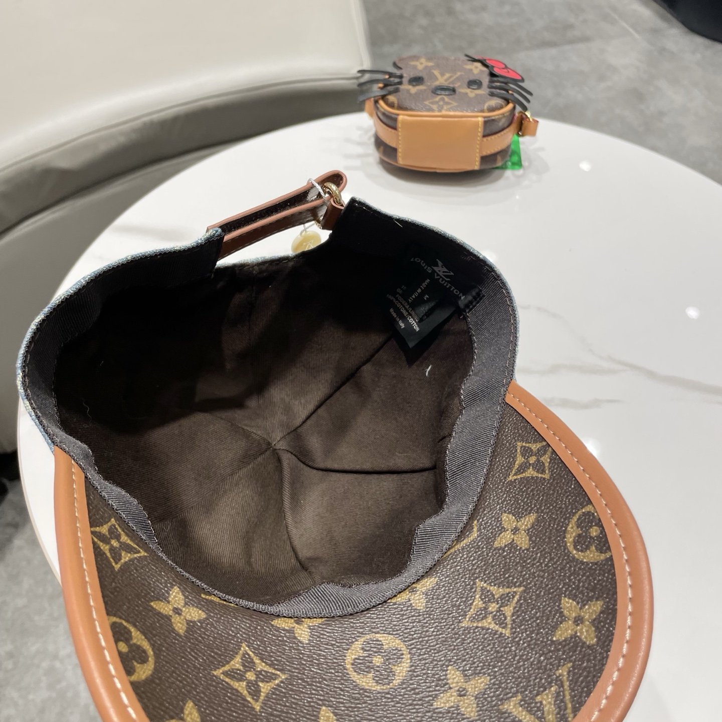 LV(路易威登)新款原单棒球帽，老花拼接，1:1开模订制，原版牛仔布料+专柜老花皮，做工细致完美，质量超