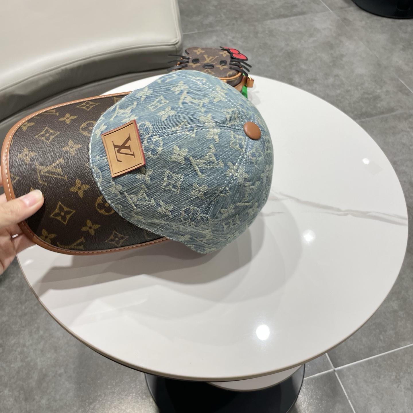 LV(路易威登)新款原单棒球帽，老花拼接，1:1开模订制，原版牛仔布料+专柜老花皮，做工细致完美，质量超