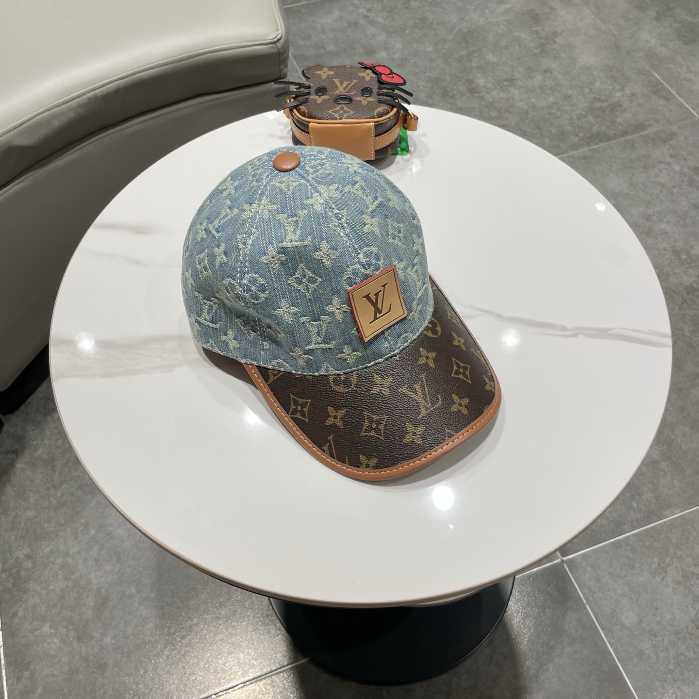 LV(路易威登)新款原单棒球帽，老花拼接，1:1开模订制，原版牛仔布料+专柜老花皮，做工细致完美，质量超