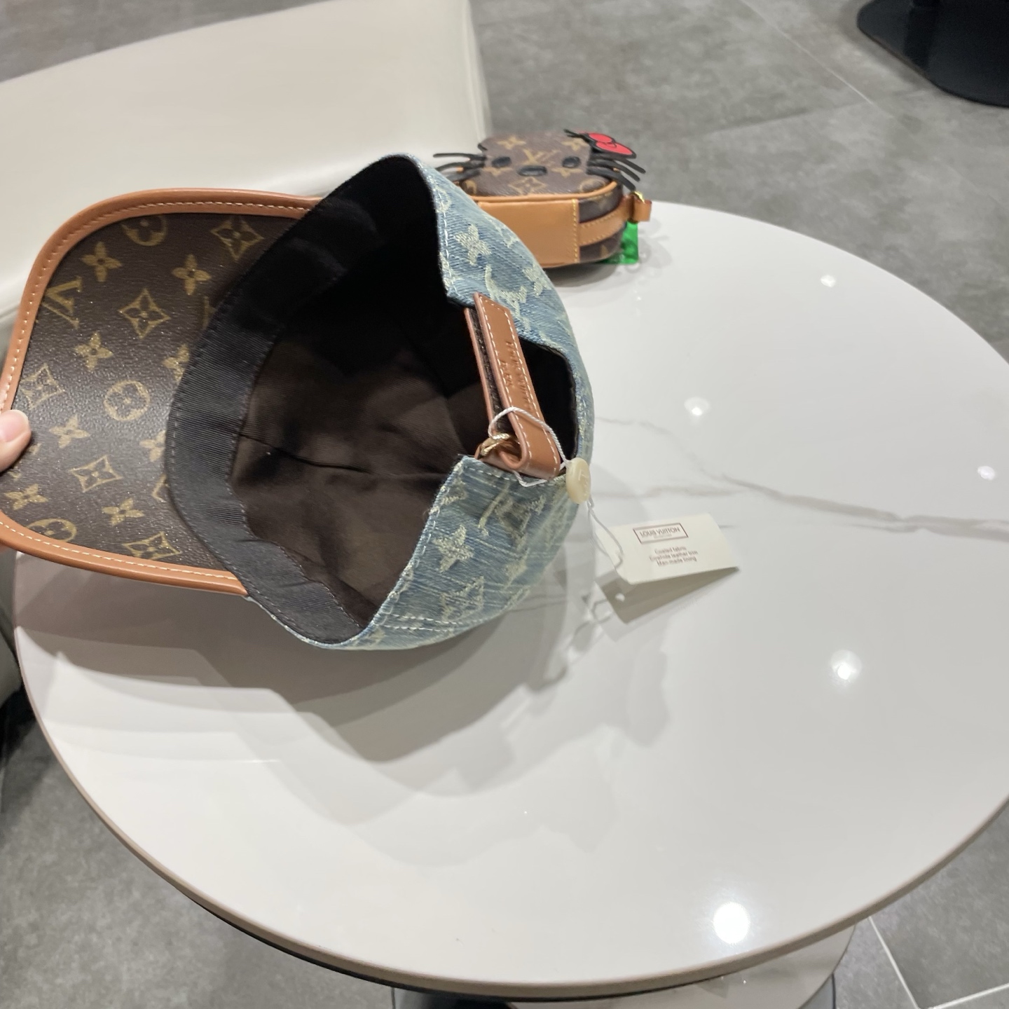 LV(路易威登)新款原单棒球帽，老花拼接，1:1开模订制，原版牛仔布料+专柜老花皮，做工细致完美，质量超