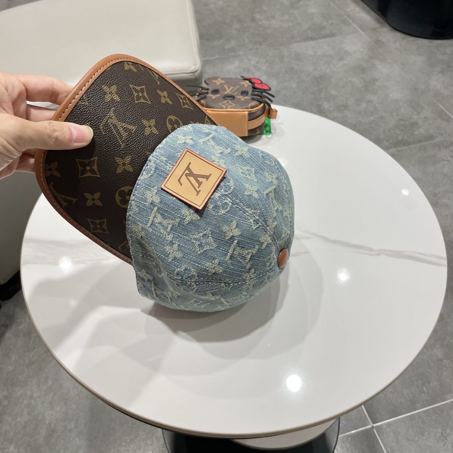 LV(路易威登)新款原单棒球帽，老花拼接，1:1开模订制，原版牛仔布料+专柜老花皮，做工细致完美，质量超