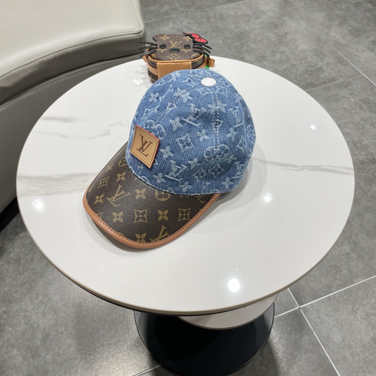 LV(路易威登)新款原单棒球帽，老花拼接，1:1开模订制，原版牛仔布料+专柜老花皮，做工细致完美，质量超