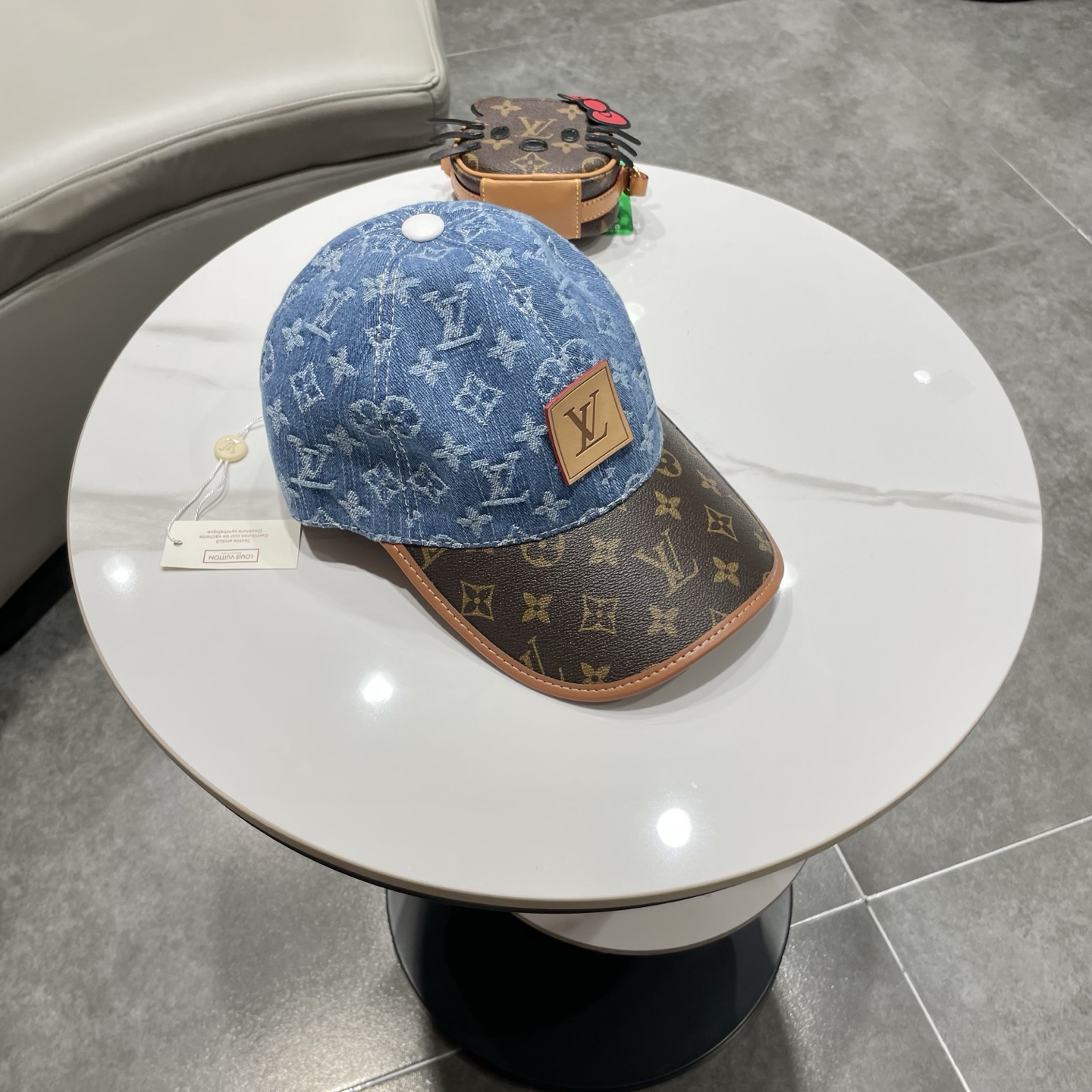 LV(路易威登)新款原单棒球帽，老花拼接，1:1开模订制，原版牛仔布料+专柜老花皮，做工细致完美，质量超